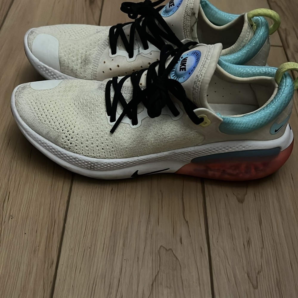 Nike - Picture 2 of 4